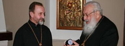 Владыка Любомир передал печать Патриаршей курии Администратору Киево-Галицкого Верховного Архиепископства
