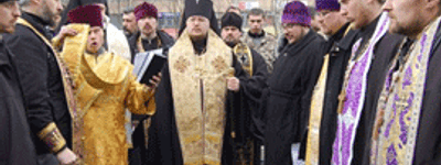 В Донецке около сотни священников и мирян молились за справедливое решение донецких судей