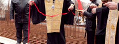 Митрополит Владимир отслужил молебен перед началом укладки фундаментной плиты Воскресенского кафедрального собора УПЦ