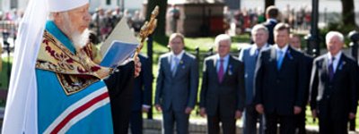 Виктор Янукович в День независимости молился в Киево-Печерской лавре
