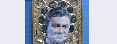 «Икона Виктора Януковича» покрылась плесенью
