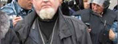 Православный священник вместе с «афганцами» и «чернобыльцами» штурмовал парламент