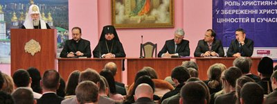 Крест и весы: в Киеве юристы-христиане решали, как очистить сферу права от аморальности