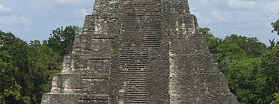 Туристи, які зустрічали «кінець світу», пошкодили храм майя