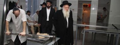 Ізраїльський рабин інспектував дніпропетровську мацепекарню