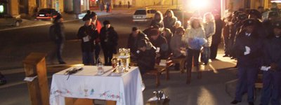 Catholics in Sevastopol Celebrate Christmas Mass in Open Air