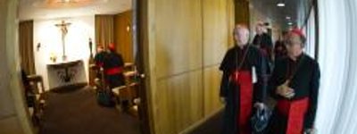Кардинали-виборці ще прибувають до Ватикану
