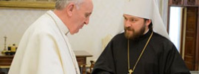 Митрополит РПЦ подарил Папе икону и книгу Патриарха Кирилла