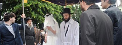 Uzhhorod Synagogue Holds First Wedding in 70 Years