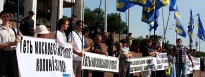 Свобода і Рух у Києві вимагають «вигнати московського попа»