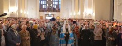 Патріарх Філарет відвідав Рівненську єпархію та нагородив владу і благодійників медалями