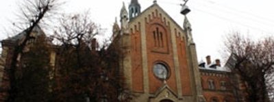 У Львові не можуть знайти фірму, яка б замінила дах на храмі ХІХ століття