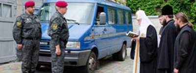 Патриарх Филарет подарил Нацгвардии микроавтобус и благословил бойцов на отправку на Донбасс