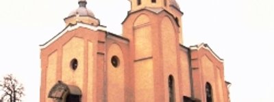 На Львівщині церковний конфлікт: мер передав документи на храм забороненому в служінні священику
