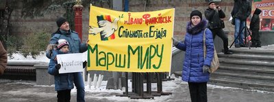 В Івано-Франківську за кожну з країн, де йде війна, 1 січня запалили свічку