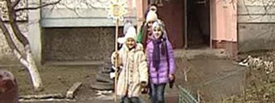 Прикарпатская детвора наколядованные деньги отдает на нужды военным в АТО