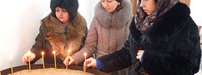 Армяне Украины поминают трагически погибшую семью в городе Гюмри