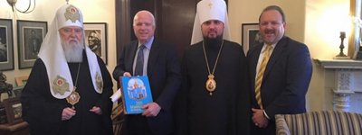 Патриарх Филарет наградил сенатора Маккейна за поддержку Евромайдана