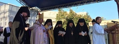На Михайлівській площі Києва разом молились духовенство та вірні багатьох конфесій