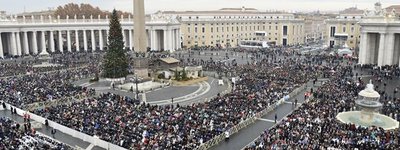 Папа Франциск на площі Святого Петра у Ватикані 8 грудня проголосив початок Святого Року Милосердя