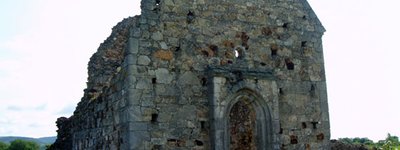 Звідки взялись зламані шаблі в середньовічних руїнах закарпатських храмів