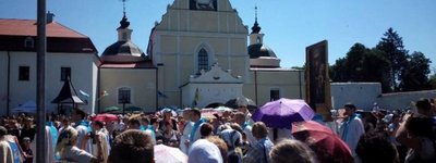 Тисячі римо-католиків зібрались на прощі, щоб вшанувати Летичівську Богородицю