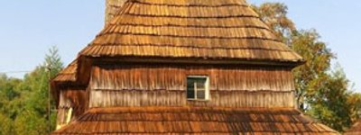 Звідки з’явились московські «цибульки» на старовинній закарпатській дерев’яній церкві