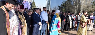 Міжконфесійний  молебень за перемогу України пройшов на головній площі Миколаєва