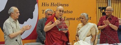 Далай-лама отримав премію Сонді за участь у міжнародній політиці
