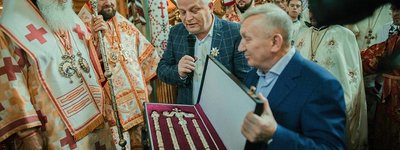 Патріарх Філарет обмінявся з Василем Пісним подарунками