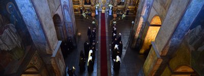 У Софії Київській Президент та Глави Церков України моляться за Україну, військо та мир