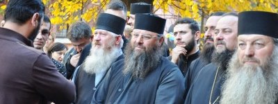 На «румунському» пікеті в Чернівцях помітили представників УПЦ (МП) та «Опоблоку»