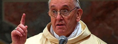 Папа Римський розкритикував мобільні телефони у церкві