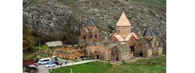 Руйнується монастир XII століття через недбалість будівельників