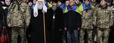 Патриарх Филарет и Митрополит Онуфрий вместе встречали освобожденных пленных в аэропорту Харькова
