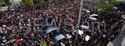 Священики стали між поліцією та протестуючими у Єревані
