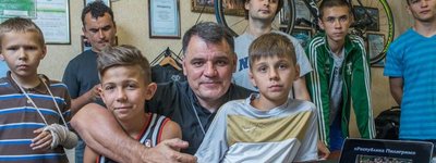 Пастор з Маріуполя став прийомним батьком для 32 безпритульних та неповнолітніх наркоманів, давши їм шанс на нормальне життя