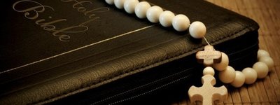 500 лет скитаний: уникальная Библия вернулась в руки священников, ее особенность поражает