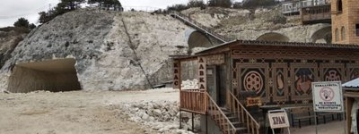 Под Бахчисараем монахи УПЦ (МП) разрушают пещерный монастырь IX–XIII веков