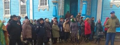 Після конфлікту між вірянами ПЦУ та УПЦ МП поліція взяла під охорону храм
