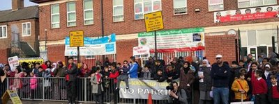 В британском Бирмингеме приостановили уроки о правах ЛГБТ из-за протестов родителей-мусульман
