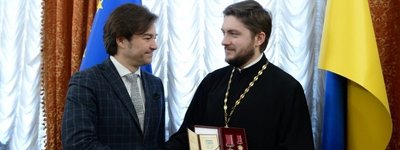 Міністр культури вручив орден "дзвонарю Майдану"