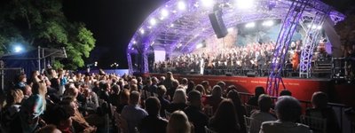 Перший концерт LvivMozArt зіграли біля зруйнованої синагоги