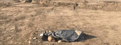 Occupants lay water duct across Muslim cemetery in Crimea