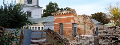 Під виглядом реставрації у Києві розбирають стіни будинку-пам’ятки 1811 року