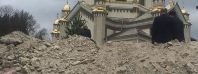 Поліція досі не може встановити винних у знищенні розписів у церкві в Славському