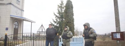 Представники УПЦ МП разом з озброєними бійцями охоронної фірми “Стелс-1” взяли в облогу церкву на Київщини