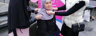 У Львові мусульманки вчили всіх охочих правильно зав'язувати хіджаб