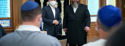Zelensky visits a synagogue in Kherson