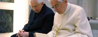 Папа-емерит Бенедикт XVI з братом Ґеорґом Ратцінґером